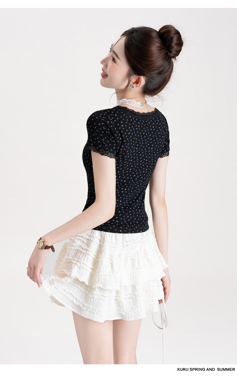 ネイビーコーデ 小花柄シフォン切替カットソー