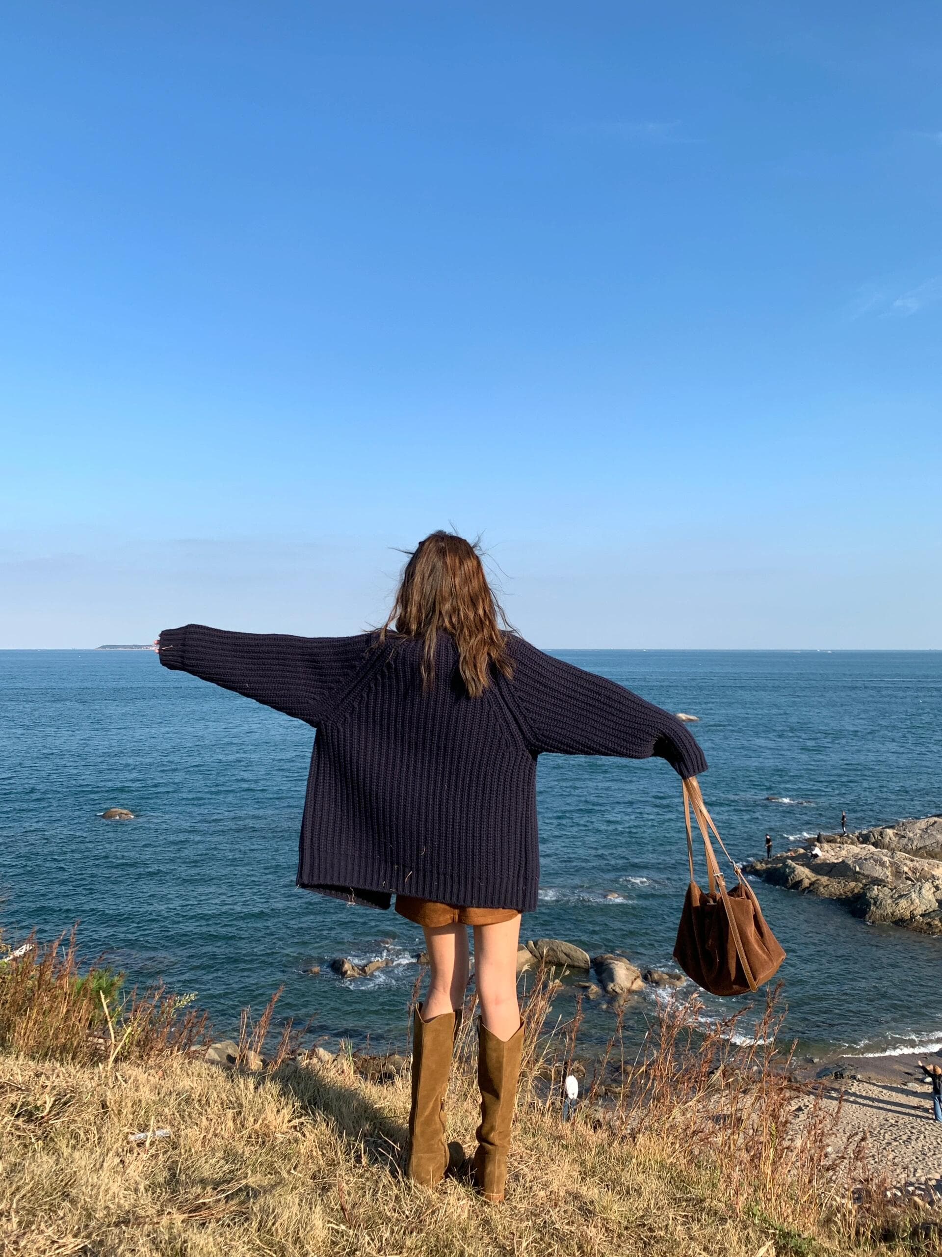 ネイビーコーデ ゆったりケーブル編みダッフルコート