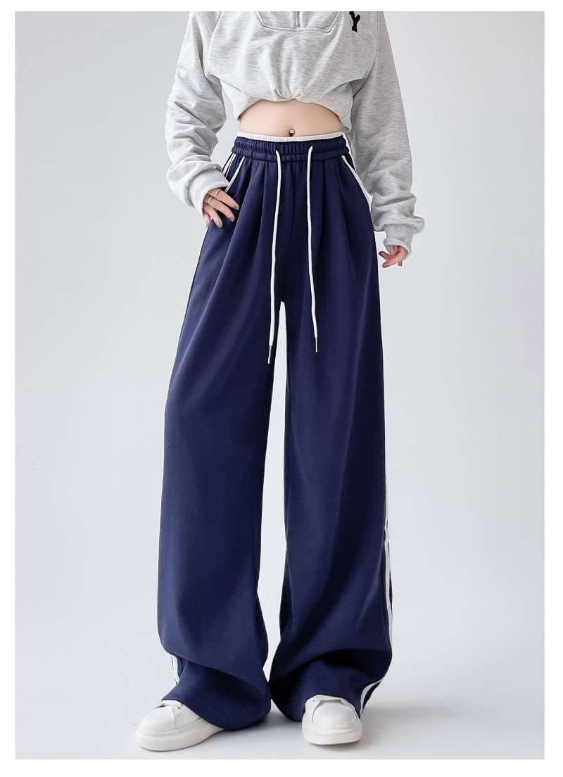 ネイビーコーデ ゆったりストライプスポーティーパンツ