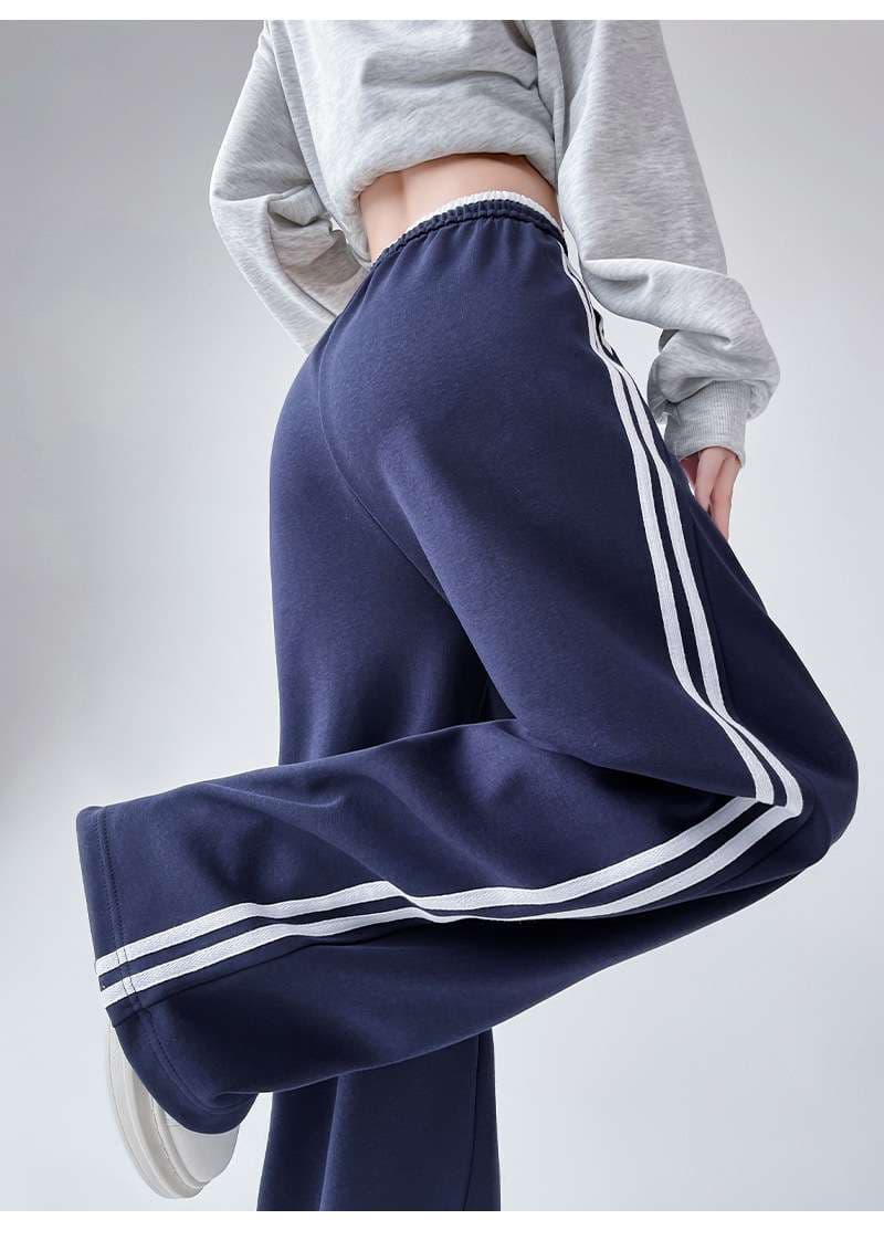 ネイビーコーデ ゆったりストライプスポーティーパンツ
