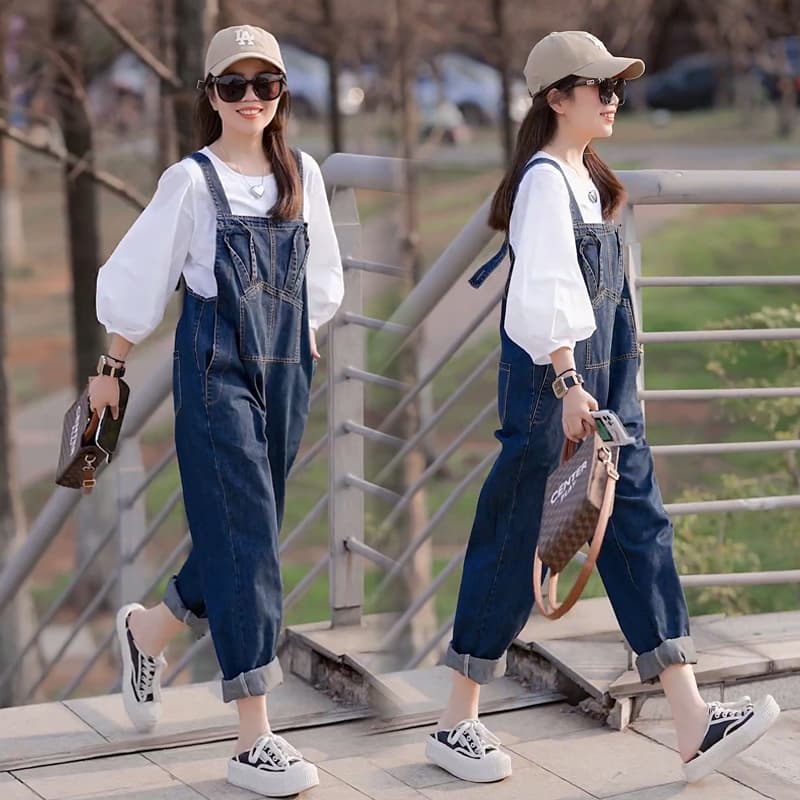 ネイビーコーデ ゆったりシルエットサロペットパンツ