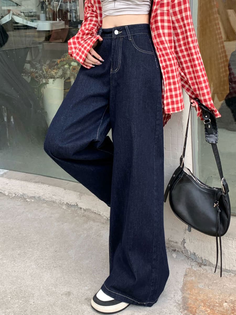 ネイビーコーデ ゆったりワイドデニムパンツ