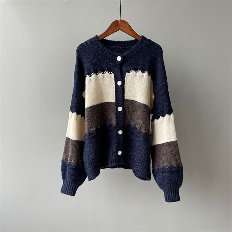 ネイビーコーデ ボーダー柄ニットカーディガン秋冬トップス