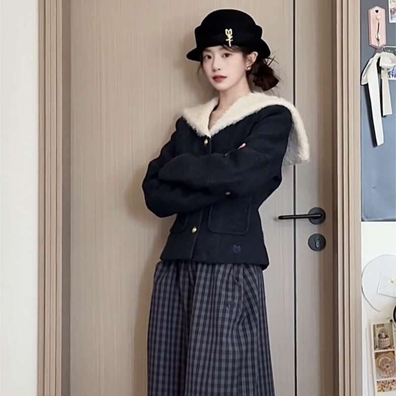 ネイビーコーデ モコモコ襟付きレトロジャケット