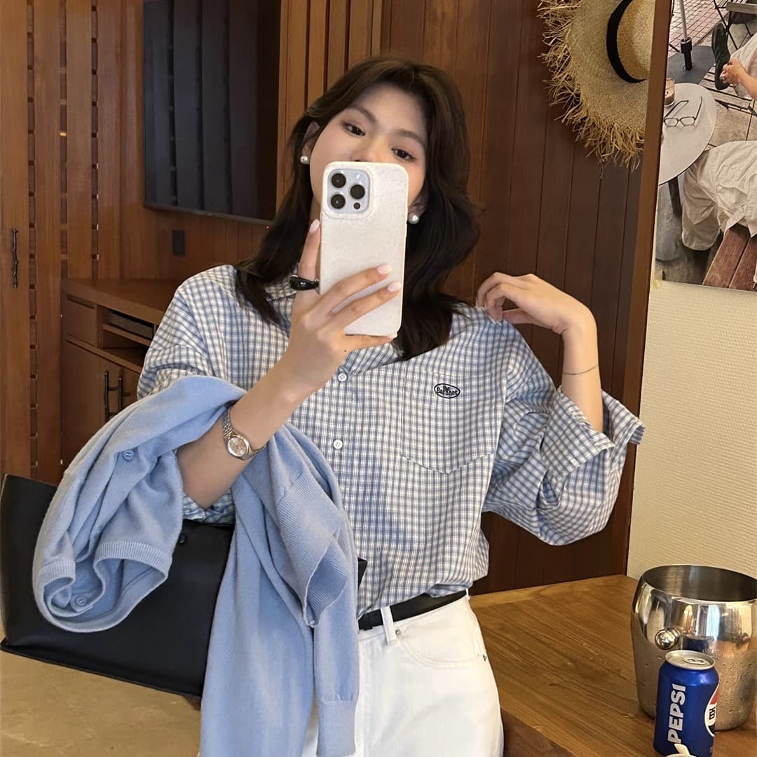 ネイビーコーデ シンプルギンガムチェック柄シャツ