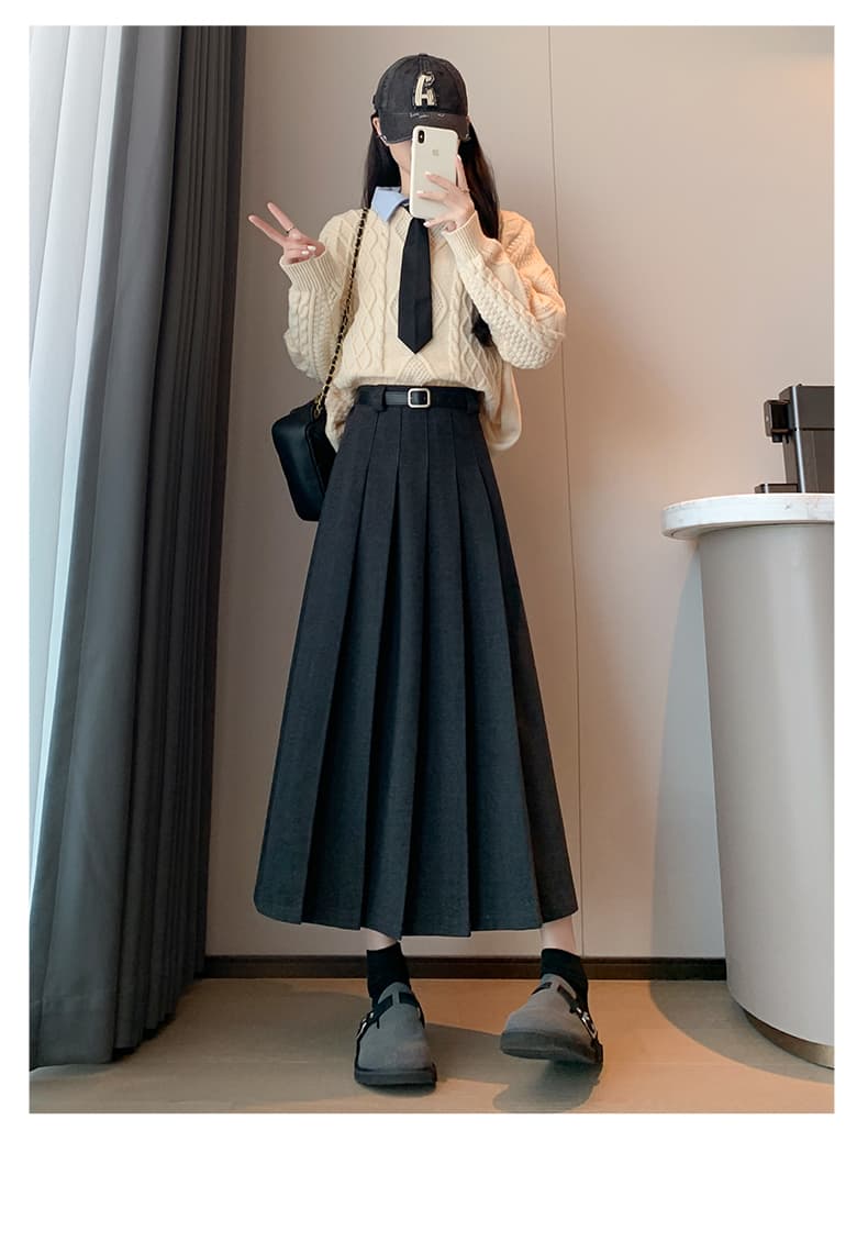 ネイビーコーデ プリーツロング丈スカート