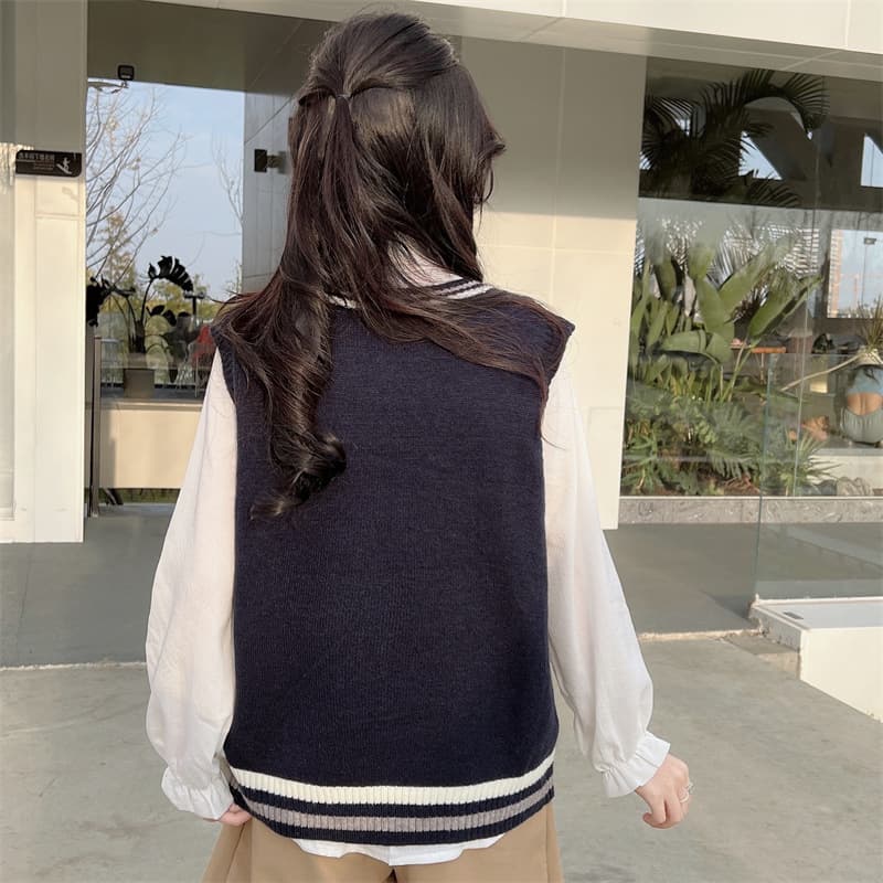 ネイビーコーデ 学生風レトロジレ制服風ニット