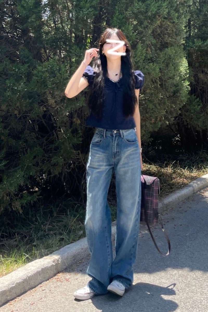 ネイビーコーデ パフスリーブリボンブラウス