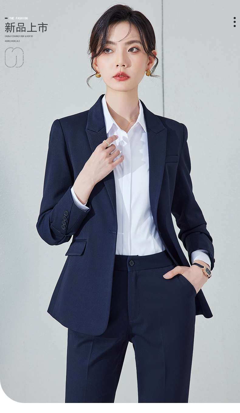 ネイビーコーデ 上質シルエット スタイリッシュパンツスーツ