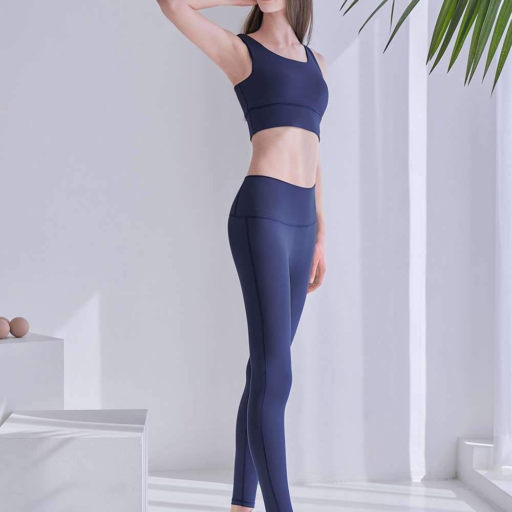 ネイビーコーデ 極上のびのび美脚レギンス
