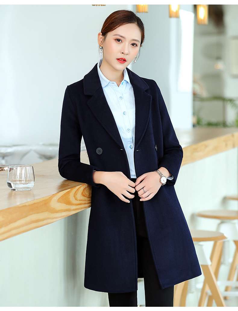 ネイビーコーデ 上質ウール仕立てのロング丈チェスターコート