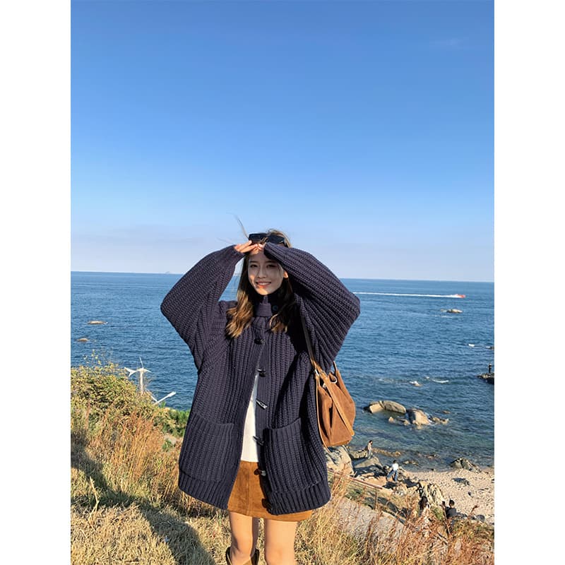 ネイビーコーデ ゆったりケーブル編みダッフルコート