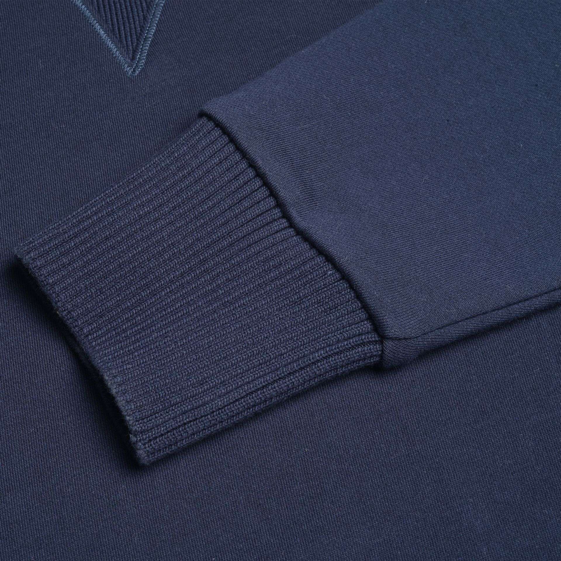 ネイビーコーデ シンプルラインスポーティートレーナー