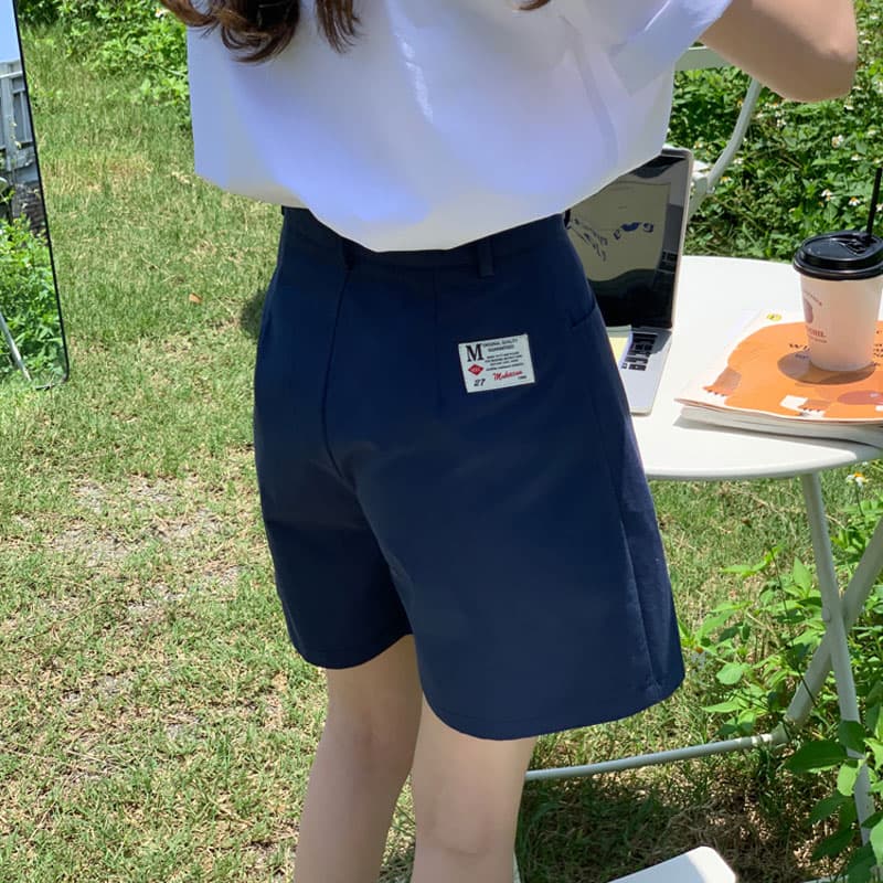 ネイビーコーデ 夏の風合い ふんわりゆったりショートパンツ