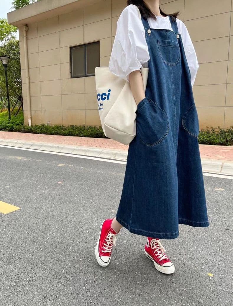 ネイビーコーデ 大人可愛いゆったりサロペット