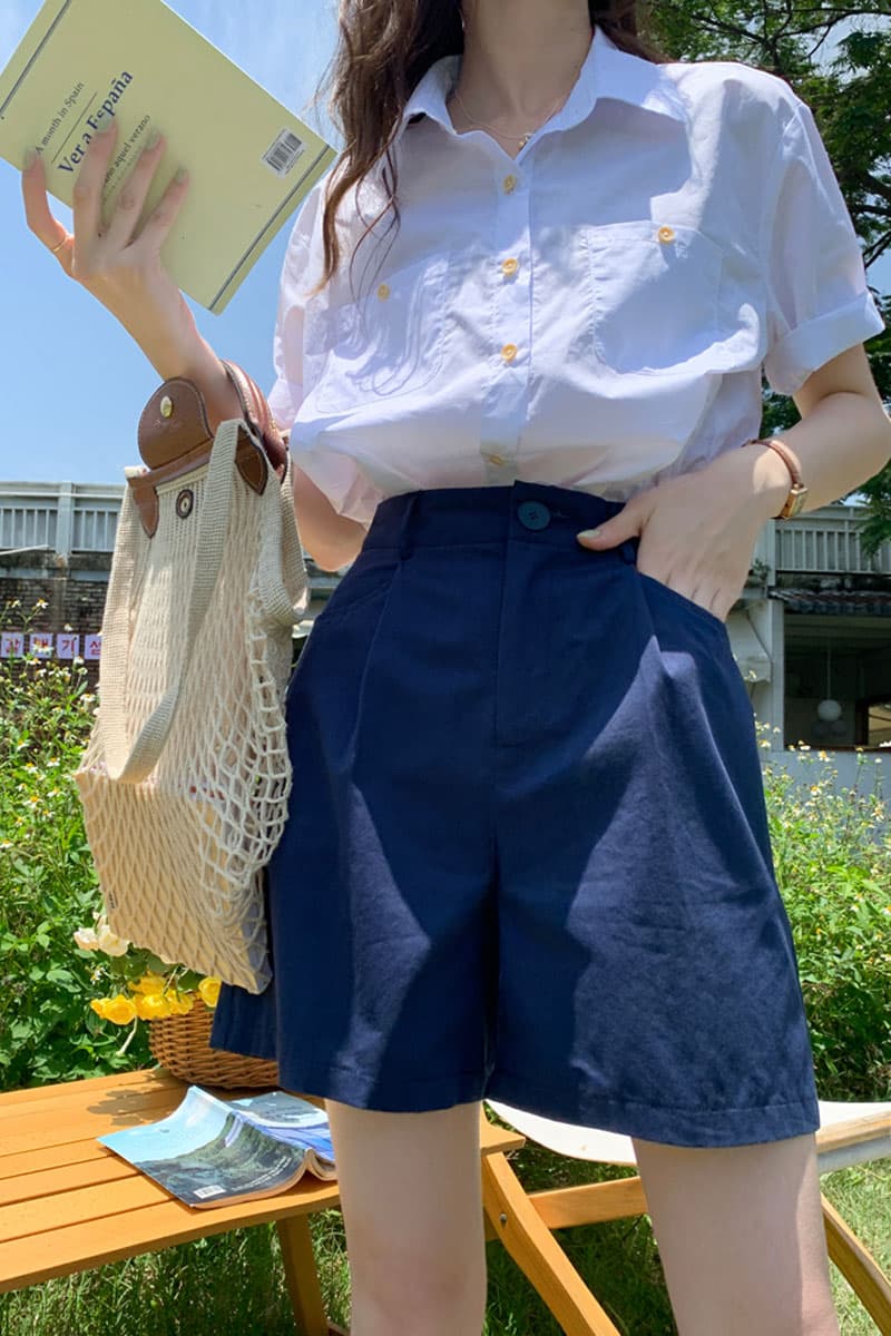 ネイビーコーデ 夏の風合い ふんわりゆったりショートパンツ