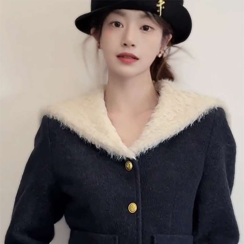 ネイビーコーデ モコモコ襟付きレトロジャケット