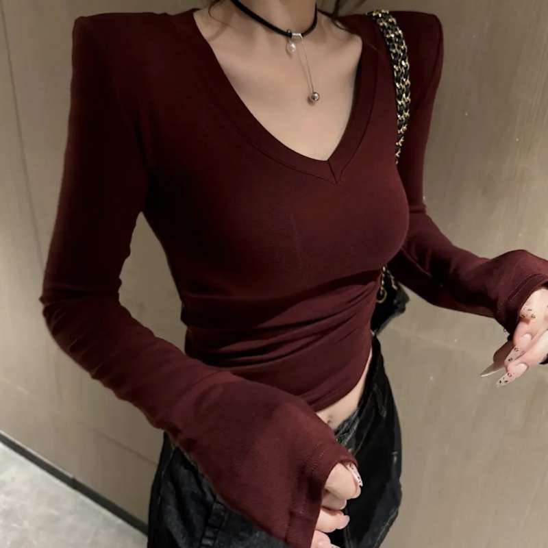 ネイビーコーデ ウェーブスリーブ 深めとろみトップス