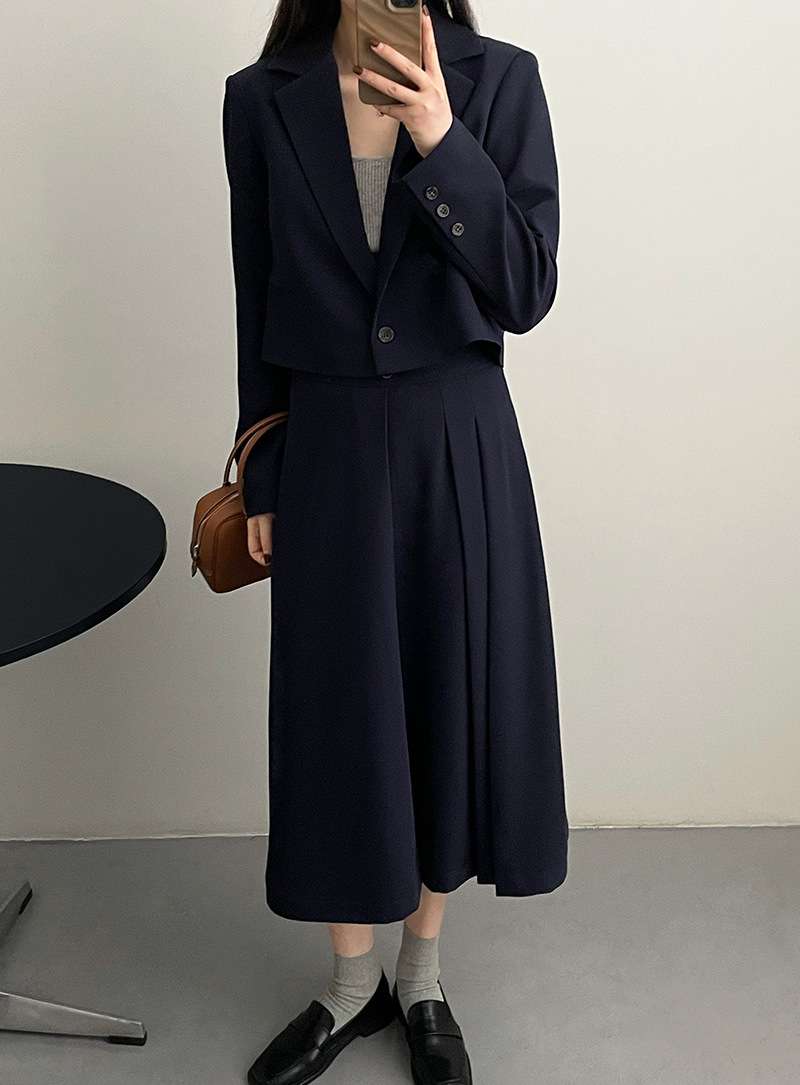 ネイビーコーデ プリーツスカートセットアップ