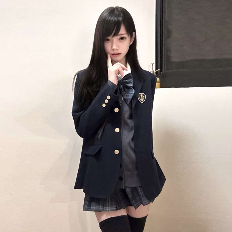 ネイビーコーデ テーマパークで視線を独り占め！特別な一日を彩る制服コス紺ブレ