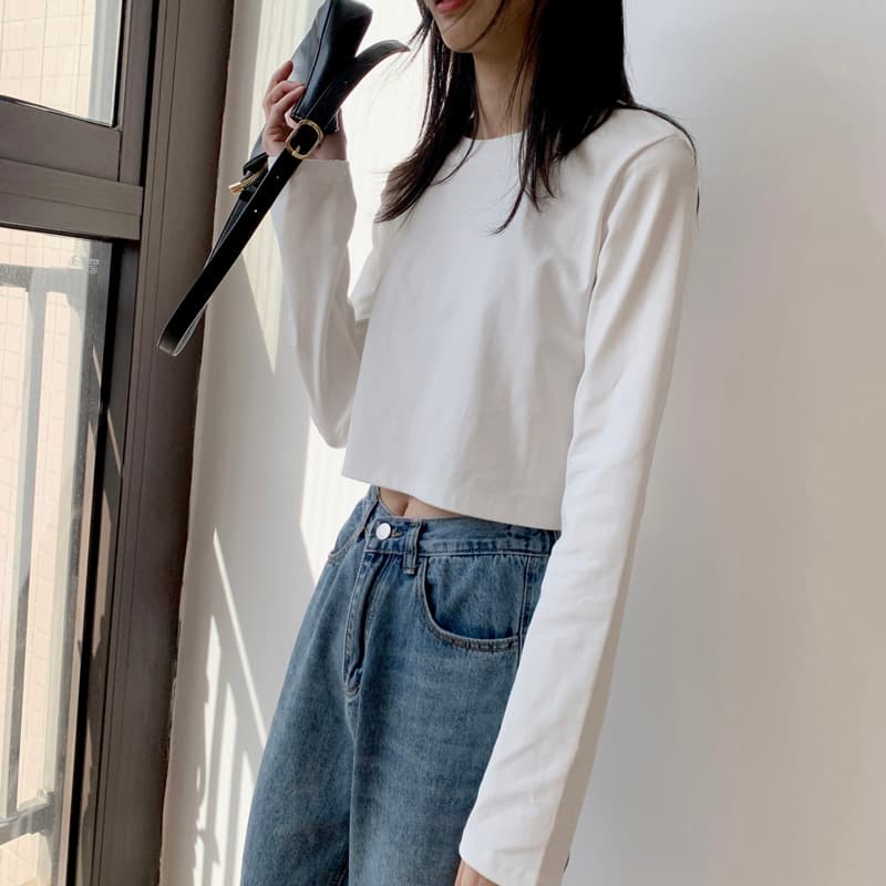 ネイビーコーデ シンプルクロップド丈長袖カットソー