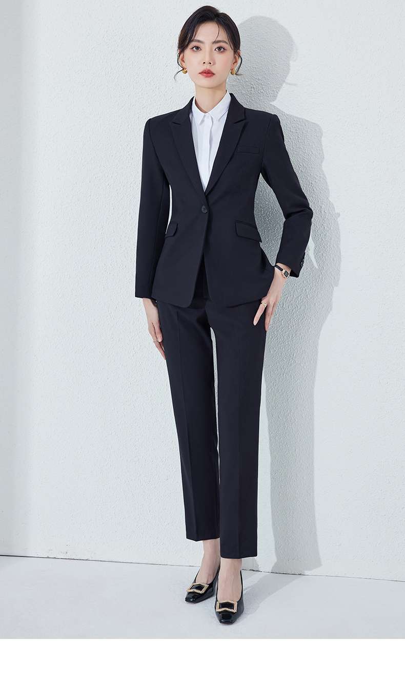 ネイビーコーデ 上質シルエット スタイリッシュパンツスーツ