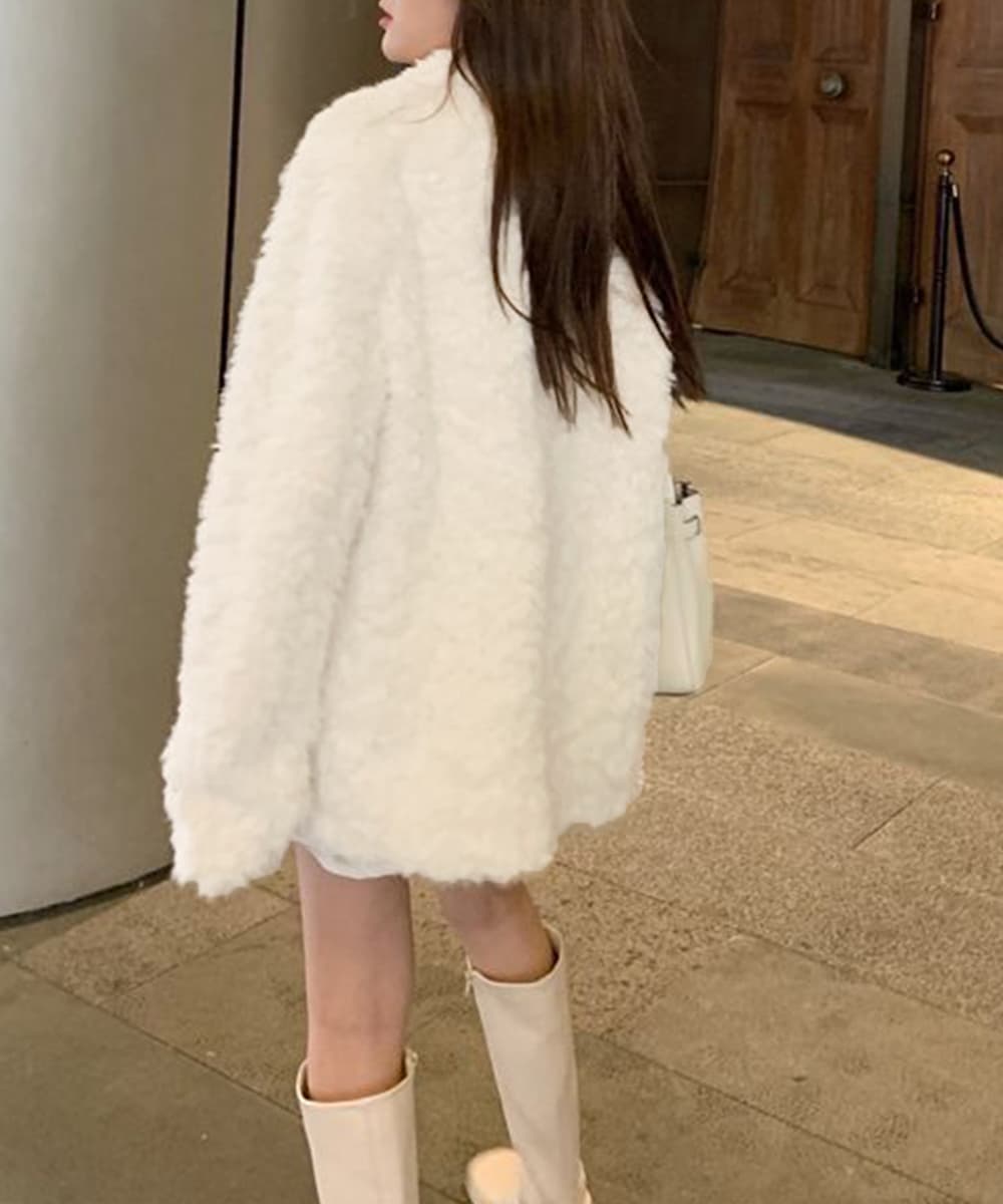 ネイビーコーデ もこもこボア防寒アウター 冬コート中綿ジャケット