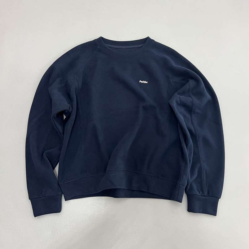 ネイビーコーデ アーバンカジュアル ルーズトレーナー