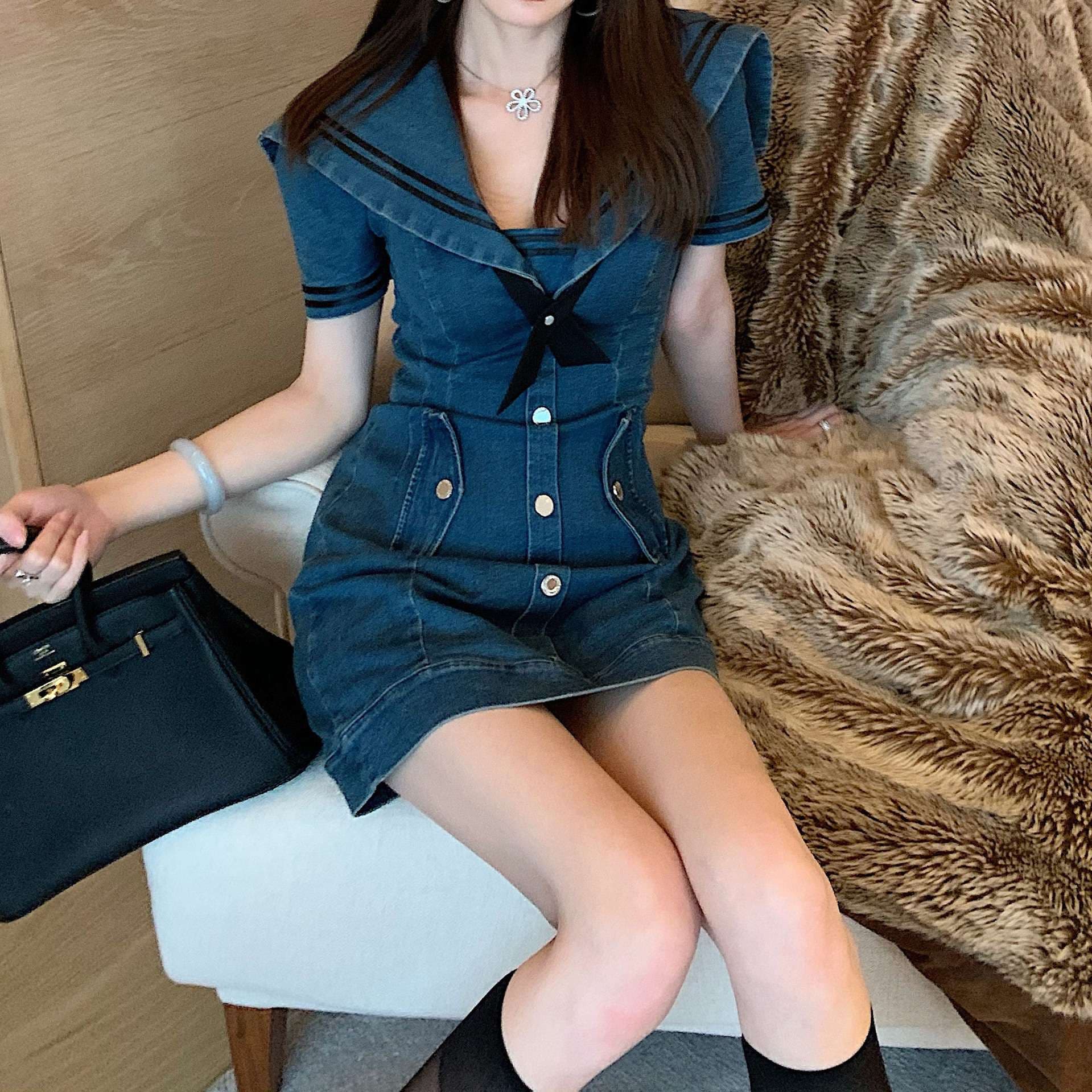 ネイビーコーデ セーラー襟付きデニムワンピース