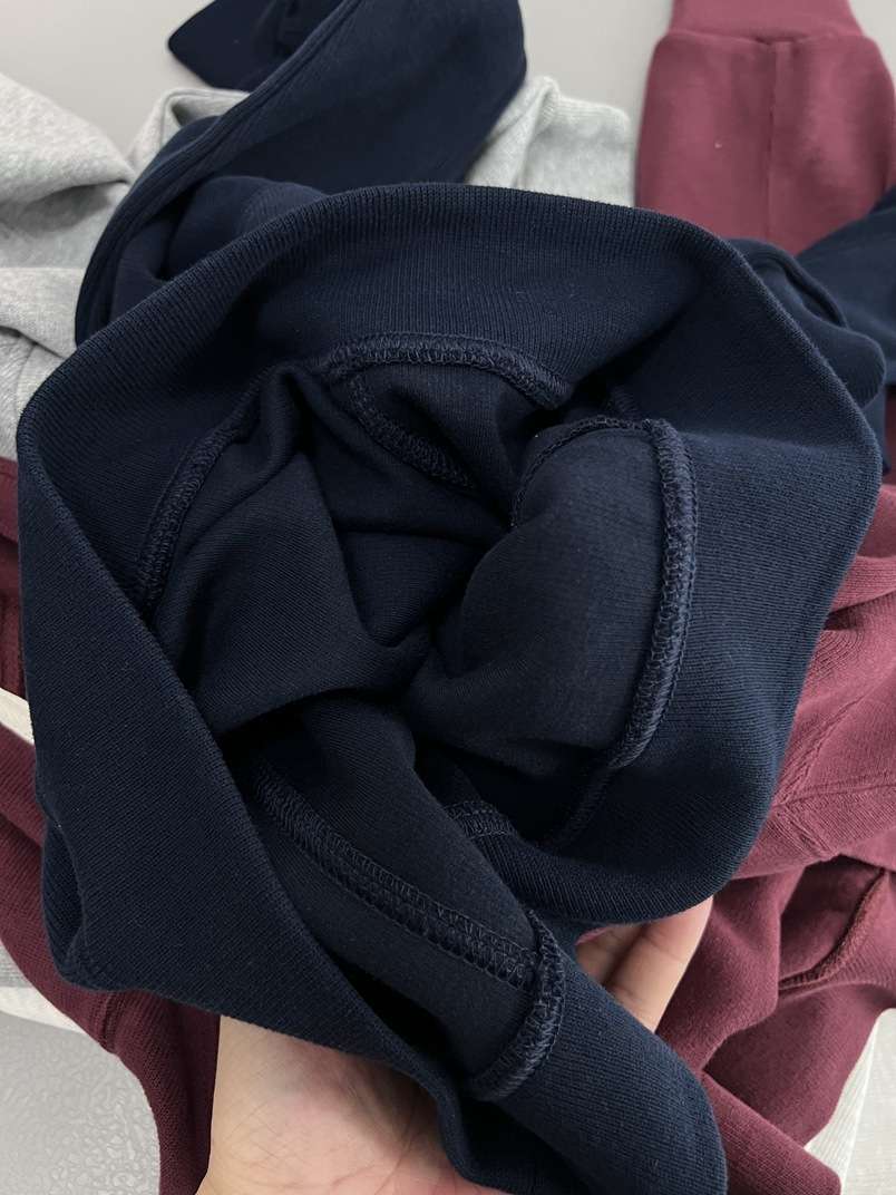 ネイビーコーデ アーバンカジュアル ルーズトレーナー