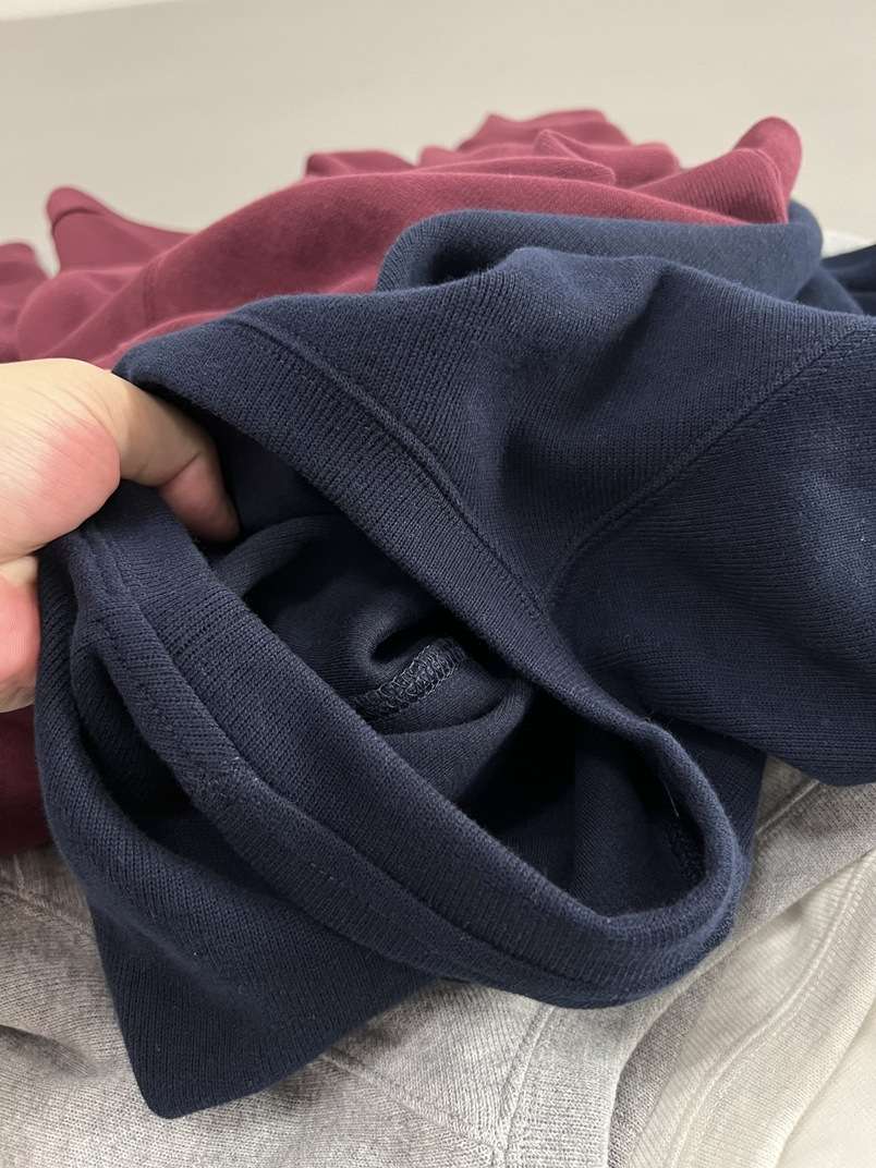 ネイビーコーデ アーバンカジュアル ルーズトレーナー