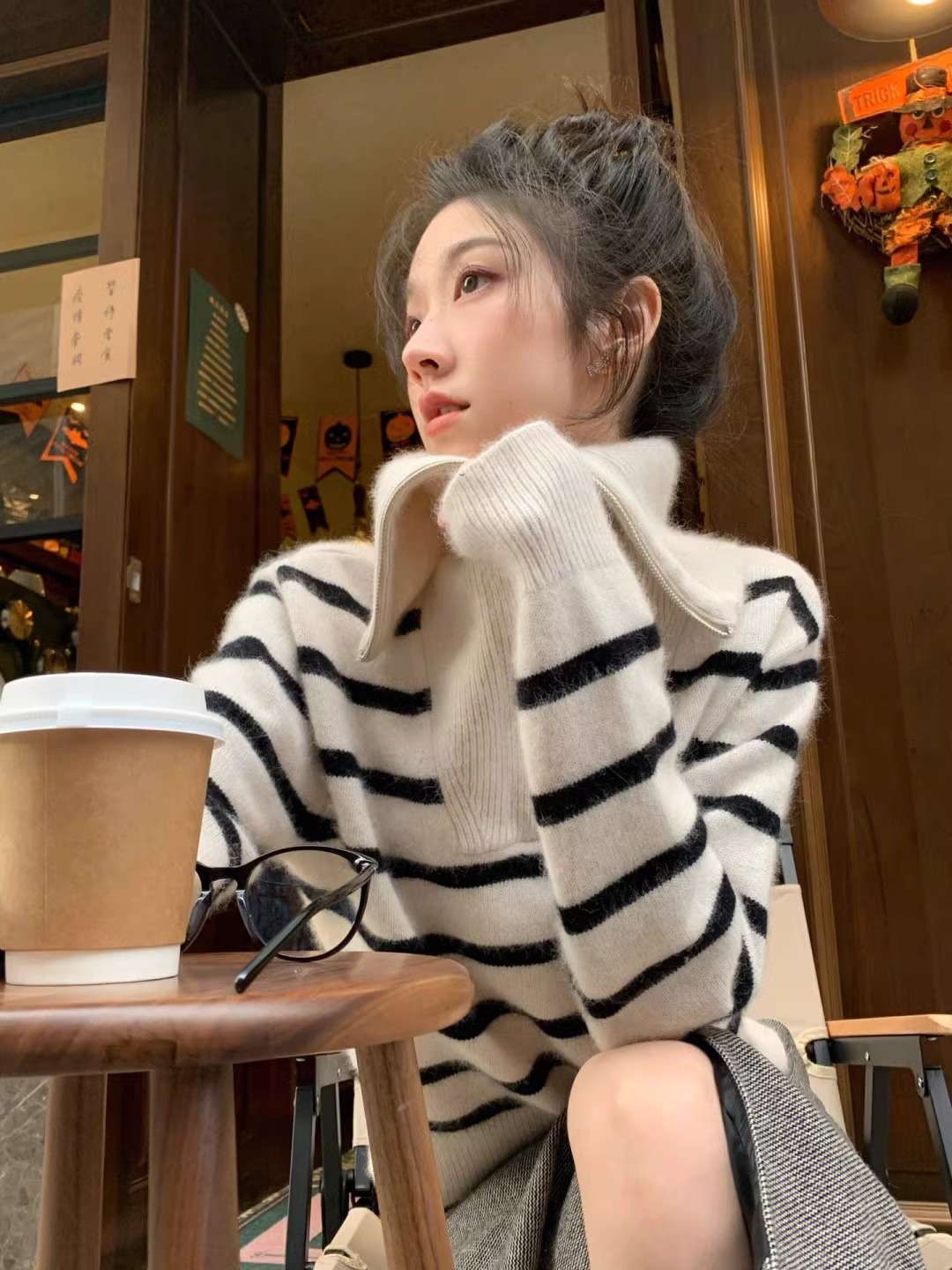 ネイビーコーデ ふんわり襟元 ボーダーニット