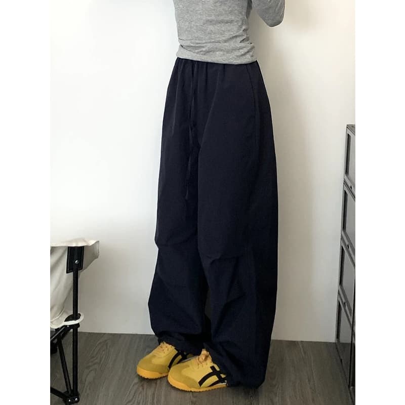 ネイビーコーデ ゆったりワイドシルエットパンツ