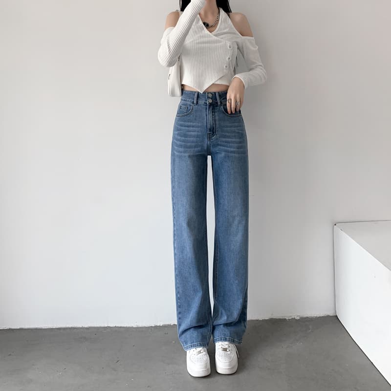 ネイビーコーデ ゆったりストレートデニムパンツ