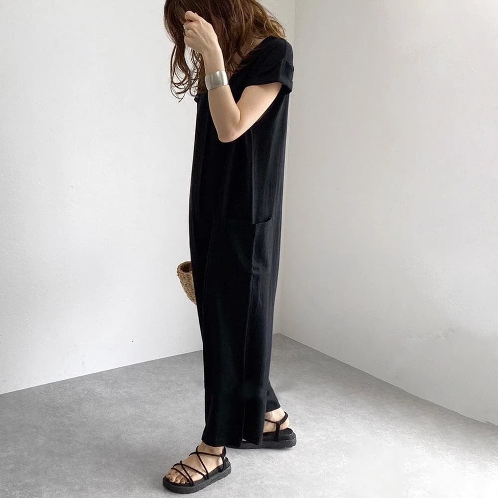 ネイビーコーデ ゆったりシルエットサロペットパンツ