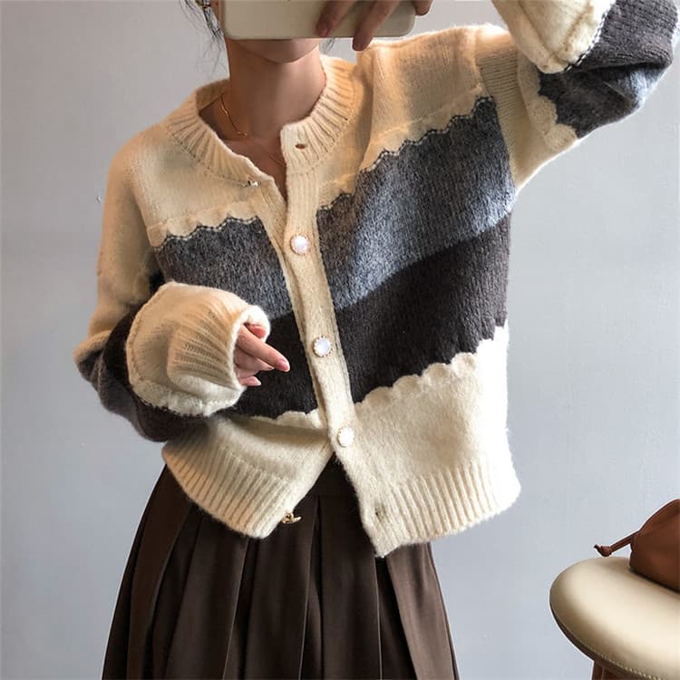 ネイビーコーデ ボーダー柄ニットカーディガン秋冬トップス