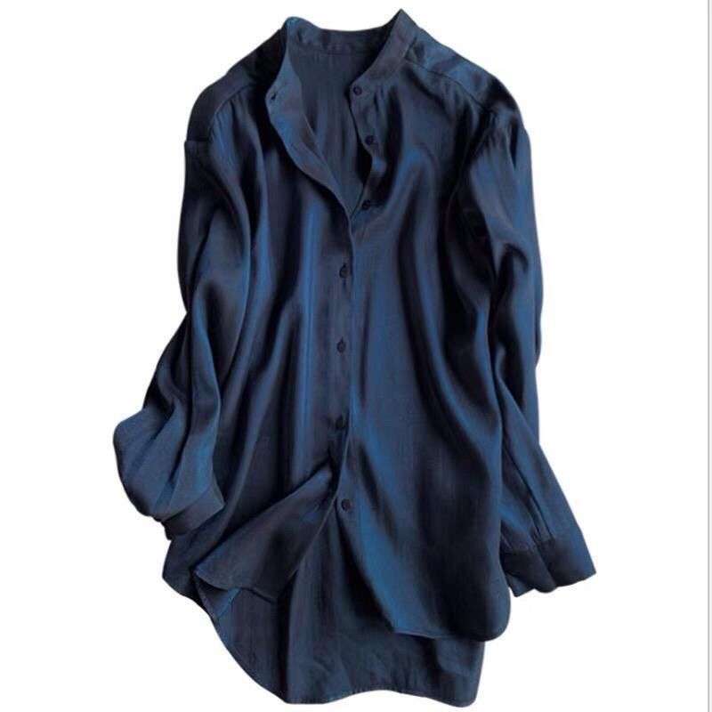 ネイビーコーデ 光沢艶やかプレミアムブラウス