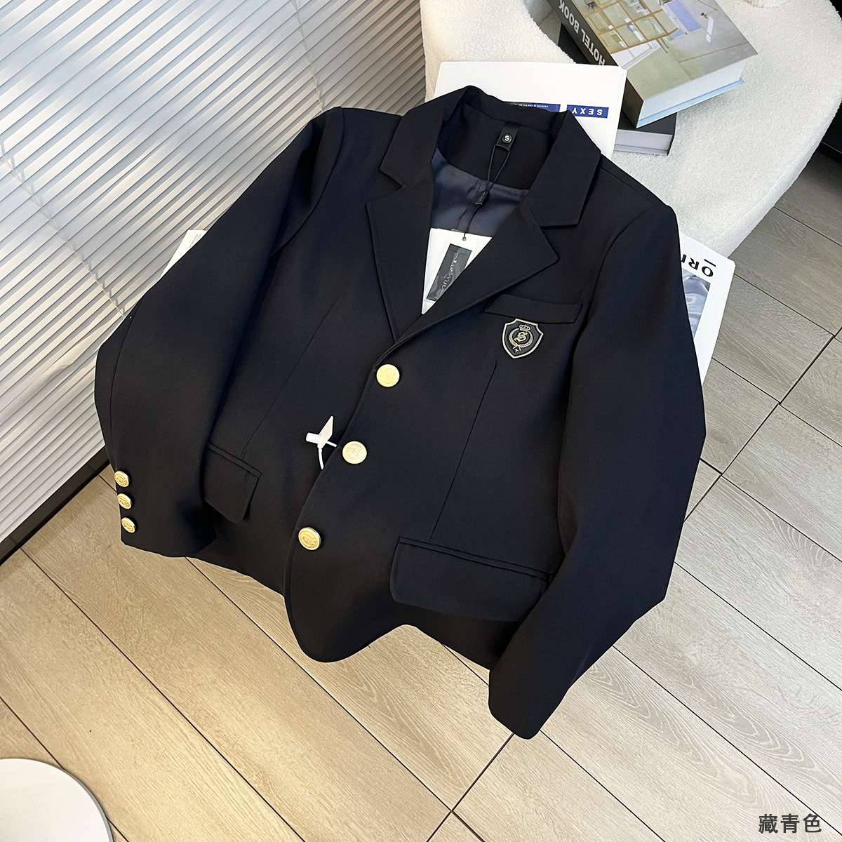 ネイビーコーデ テーマパークで視線を独り占め！特別な一日を彩る制服コス紺ブレ