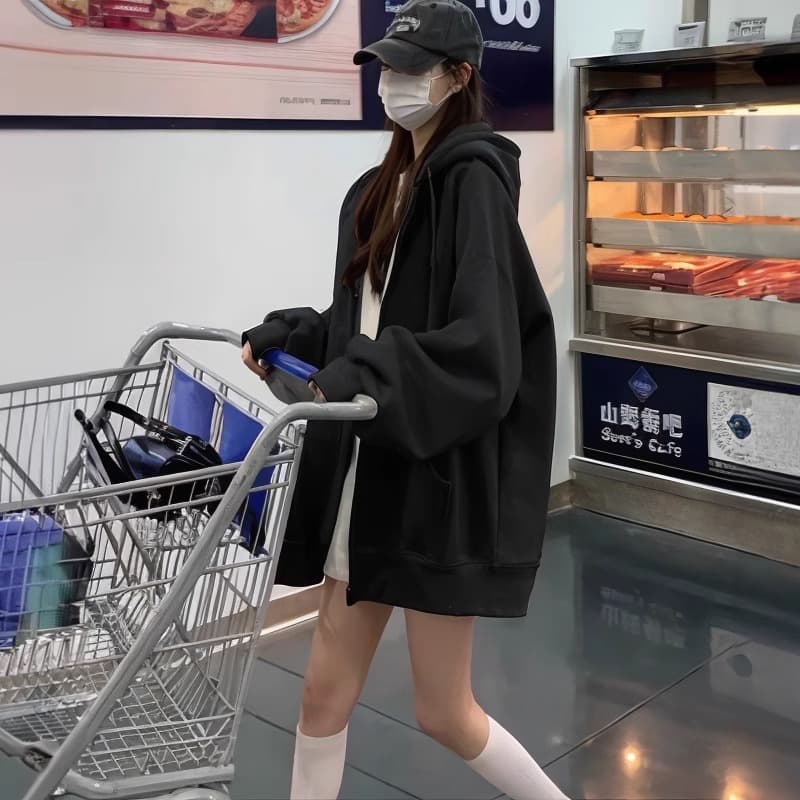 ネイビーコーデ ゆったりジップパーカー