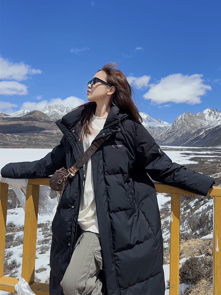 ネイビーコーデ 防寒アウトドアロングダウンコート