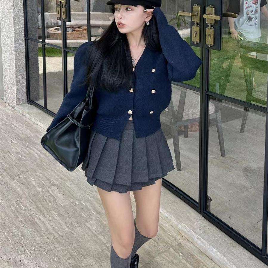ネイビーコーデ ゆったりクロップド丈カーディガン