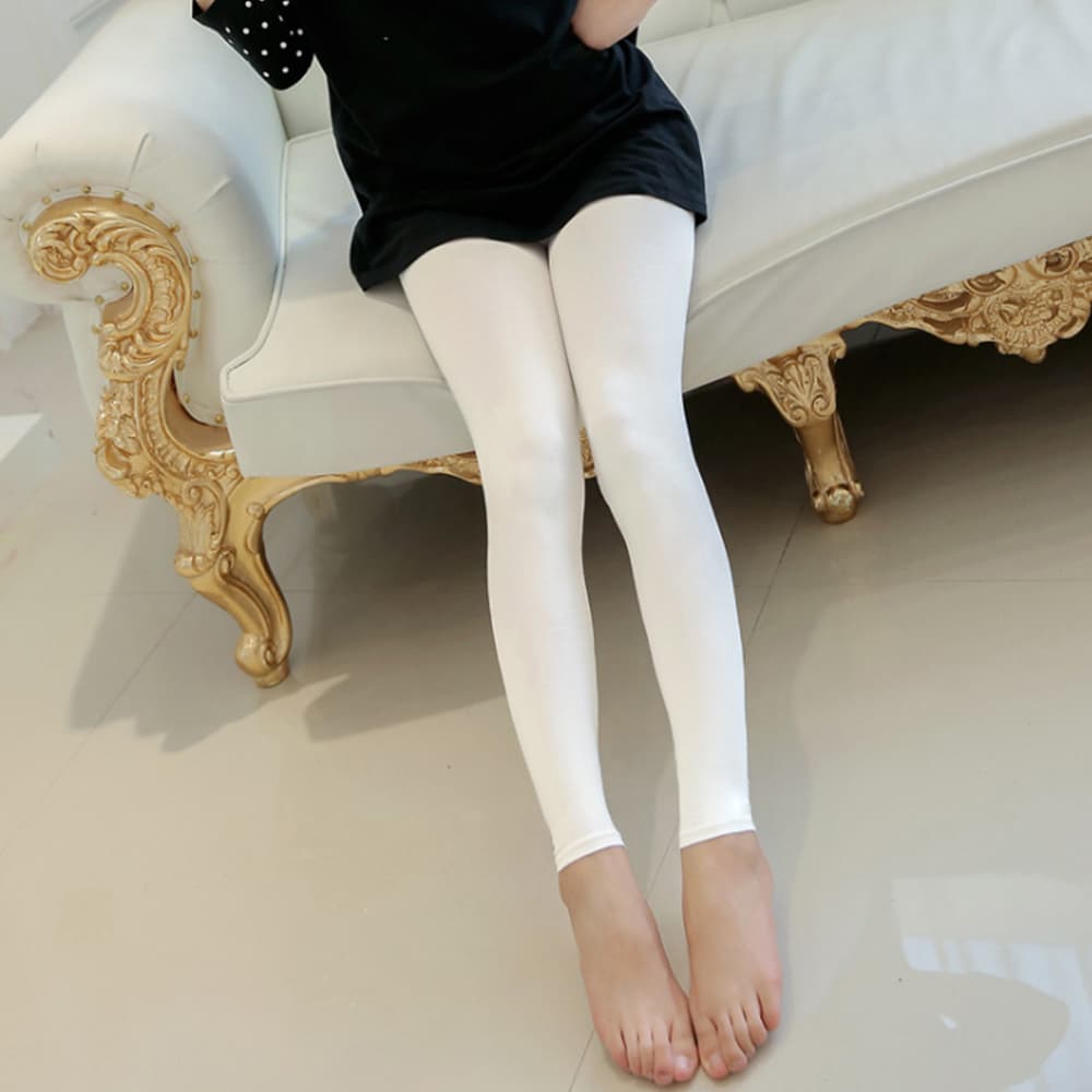 ネイビーコーデ 薄手涼感レギンスパンツ夏用女性向け七分丈