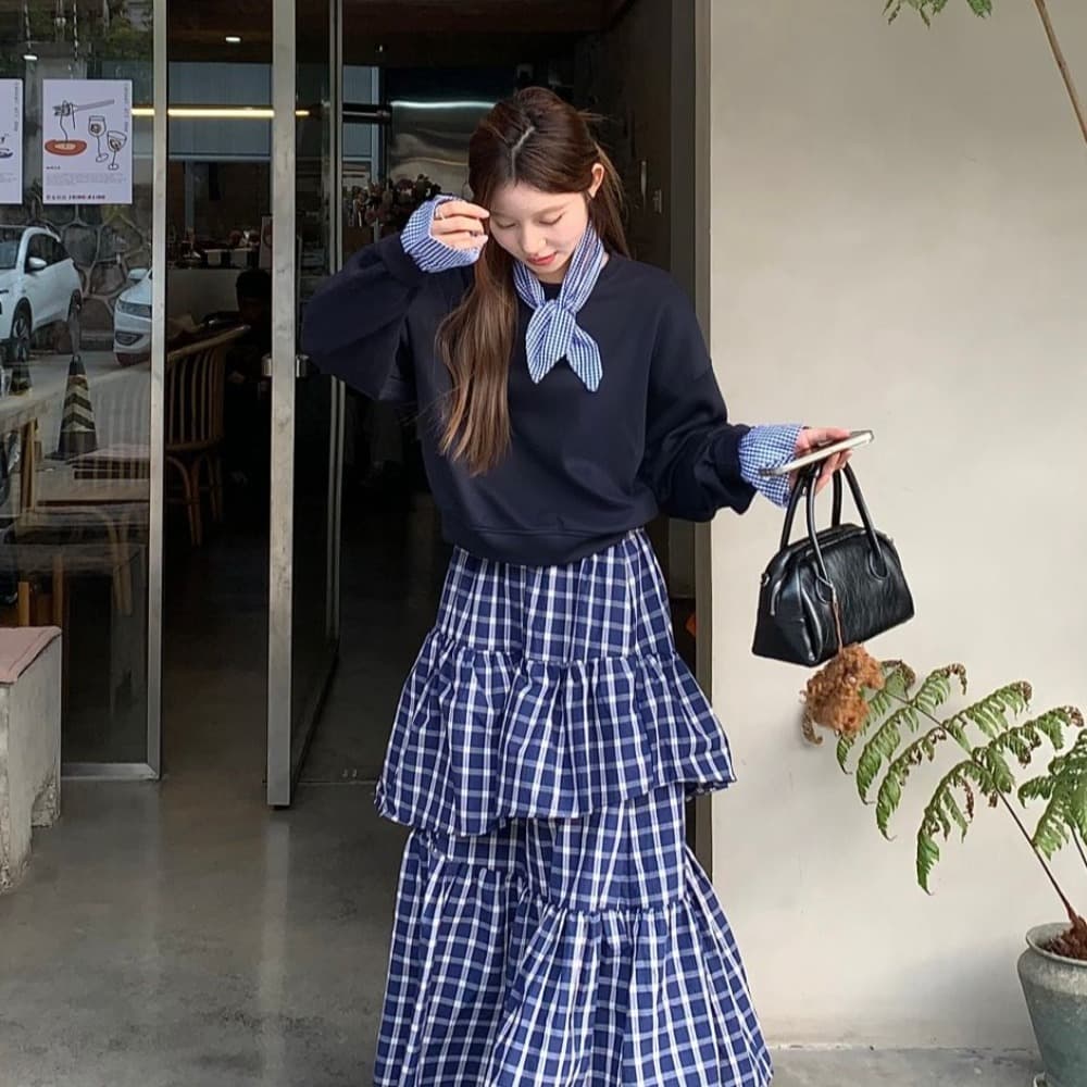 ネイビーコーデ 格子柄ティアードフレアスカート
