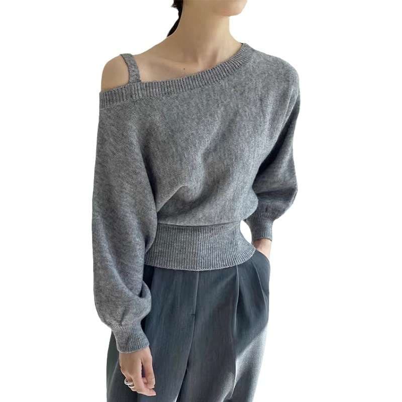 ネイビーコーデ アシンメトリー肩出し風船袖ニット