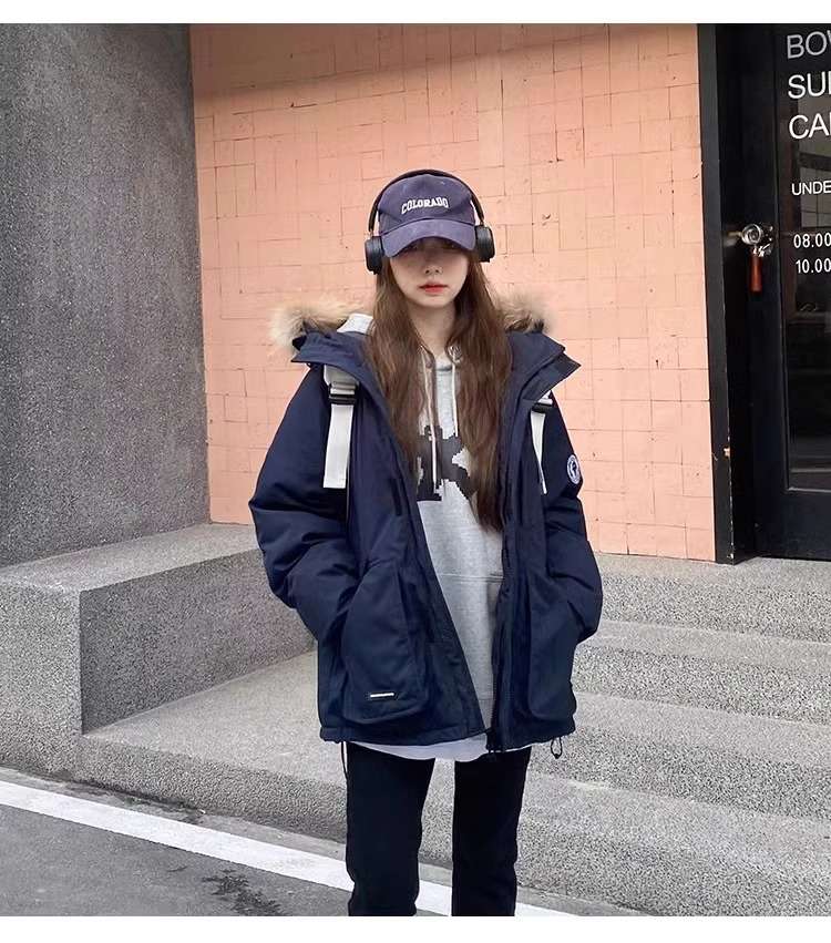 ネイビーコーデ ふわもこファーフード付きダウンジャケット