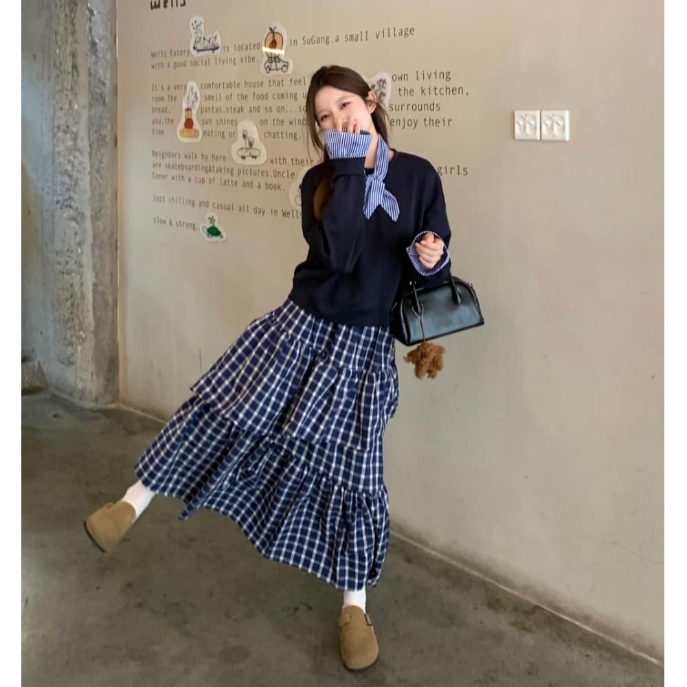 ネイビーコーデ 格子柄ティアードフレアスカート