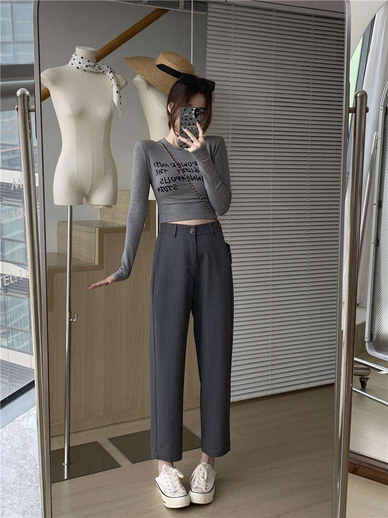 ネイビーコーデ ゆったりウエストタック パンツ