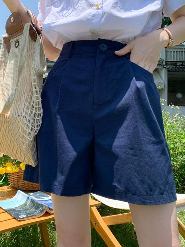 ネイビーコーデ 夏の風合い ふんわりゆったりショートパンツ