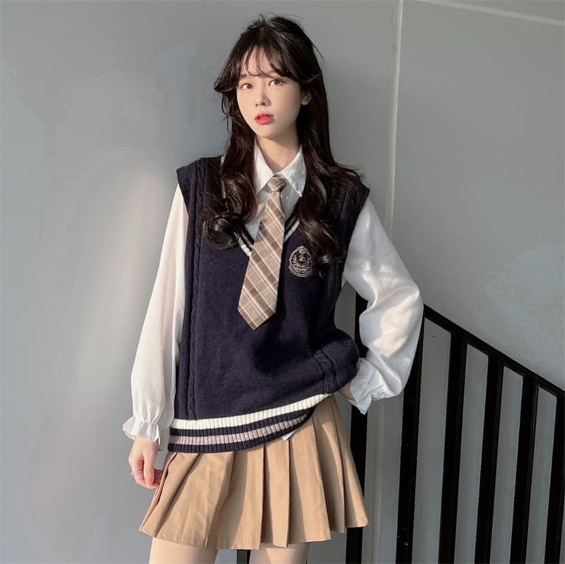 ネイビーコーデ 学生風レトロジレ制服風ニット
