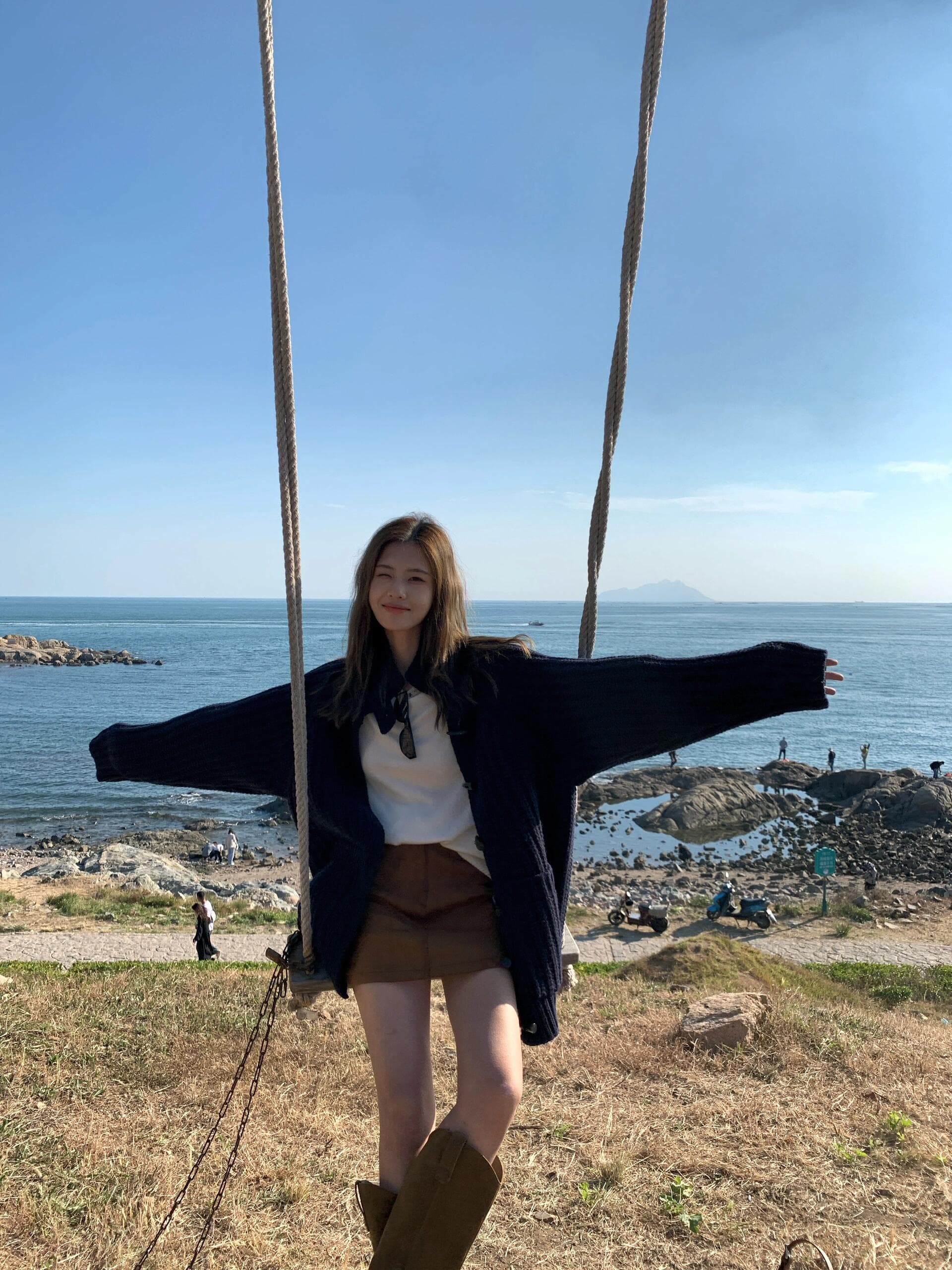 ネイビーコーデ ゆったりケーブル編みダッフルコート